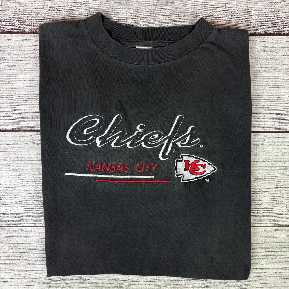 Vintage 1990s Kansas City Chiefs Embroidered Football T-shirt